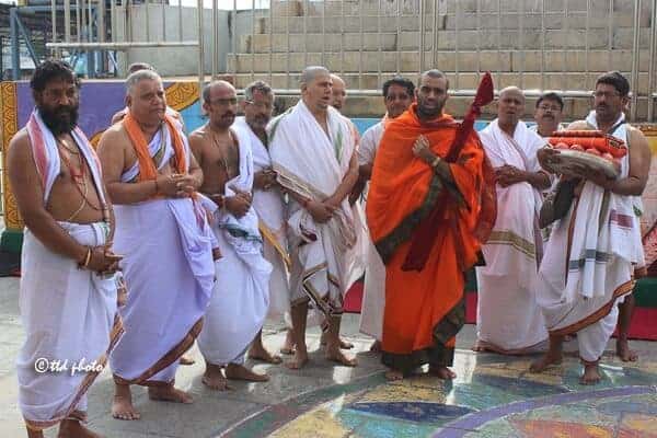 H.H Shishya Swamiji offered prayers to Lord Venkateswara